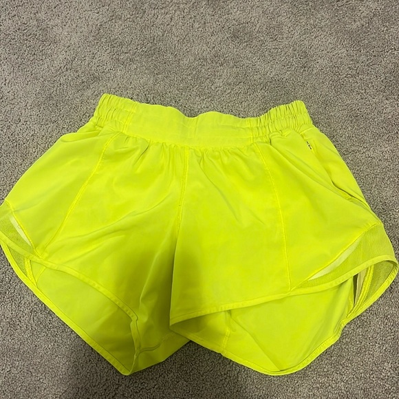 Lulu shorts 4’ - Picture 1 of 2